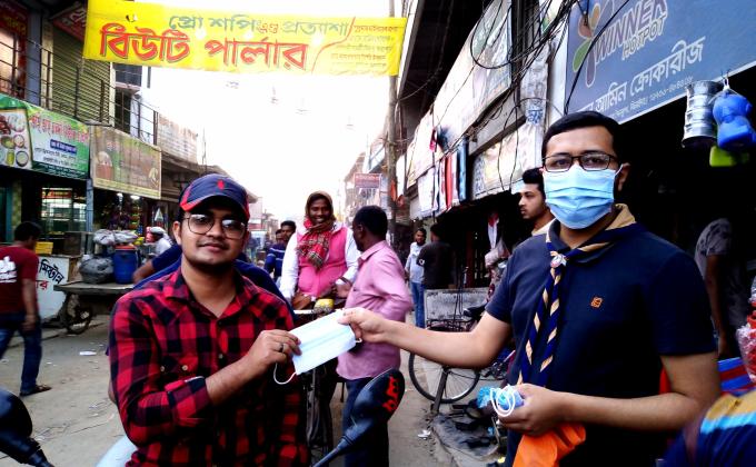 মাস্ক বিতরণ এবং  করোনা বিষয়ে সচেতনতা কার্যক্রম 