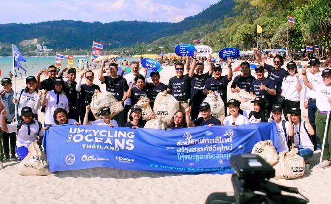 จิตอาสาเก็บขยะในทะเล-บนหาด กระตุ้นท่องเที่ยวอนุรักษ์สิ่งแวดล้อม