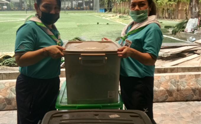 จิตอาสาช่วยยกของ