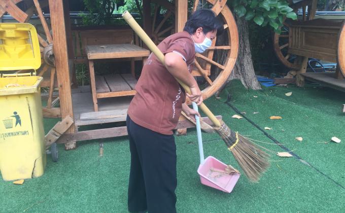 ดูแลความสะอาดสถานศึกษา