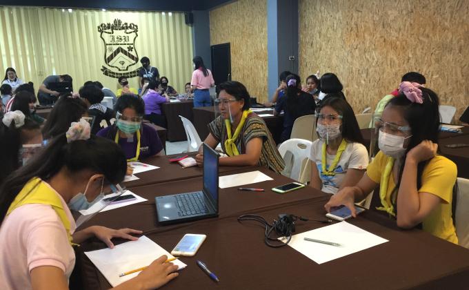 ร่วมกิจกรรมสร้างนวัตกรรมกับนักเรียน