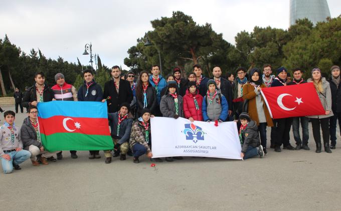 Scouts of Azerbaijan and Turkey have marched to Martyrs’ Lane ( Şəhidlər Xiyabanı )