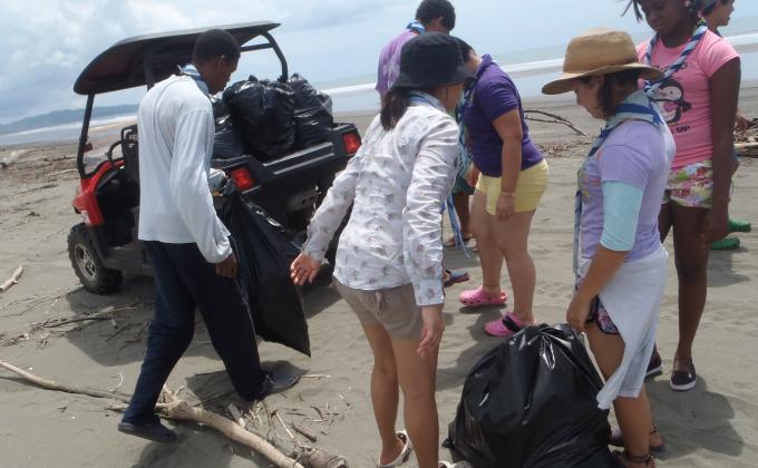 Avistamiento y deshove de tortugas, y limpieza de playas Isla Cañas, Panamá