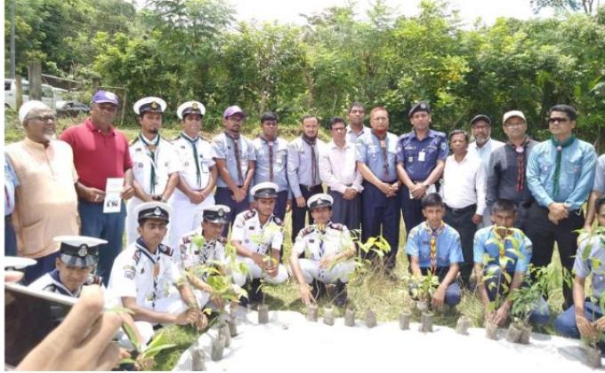 কাপ্তাই মায়াবনে বিপন্ন প্রজাতির বৃক্ষের বগান তৈরি।