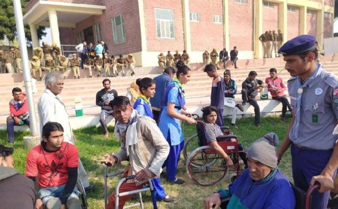 योग्यजनों को उपकरण वितरण हेतु सेवा....!!