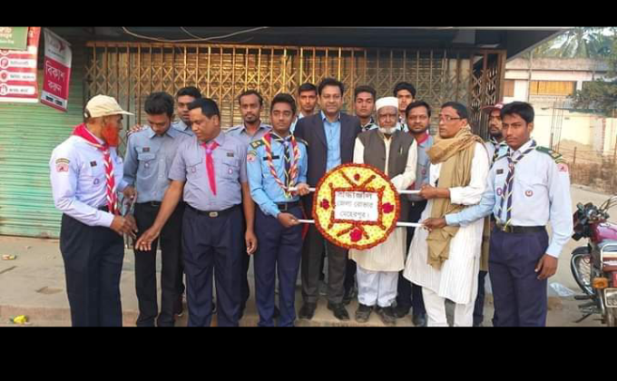২১ ফ্রেবুয়ারি আন্তর্জাতিক মাতৃভাষা দিবসে শহীদ মিনারে ফুলদেবার সময়