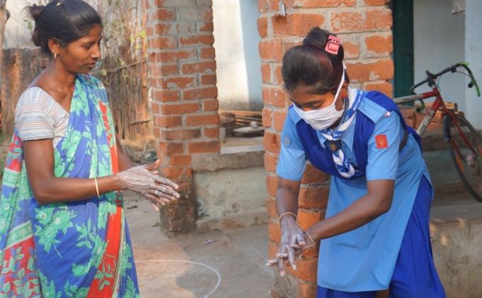 Rovers & Rangers of Bargaon ITI Unit of Odisha State Bharat Scouts & Guides demonstrate the hand wash procedure