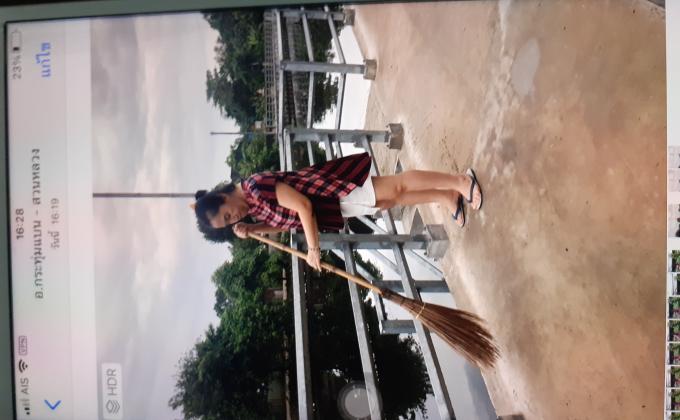 กวาดพื้นถนนสาธารณะ