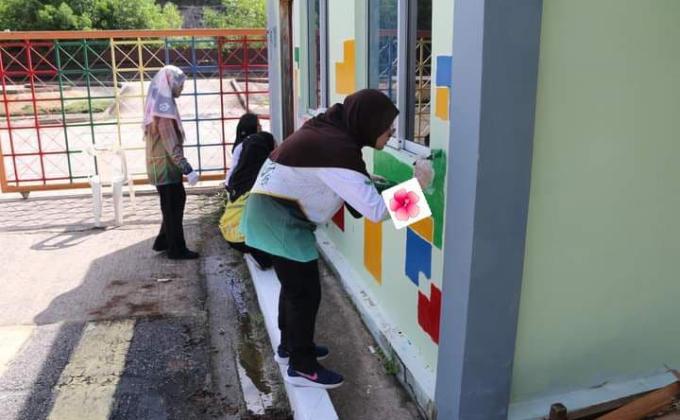 Aktiviti khidmat masyarakat bagi mengecat Sekolah Persekutuan Guru-guru Melayu Brunei (PGGMB)