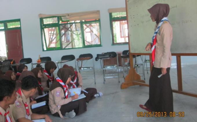 membntu komunitas sekitar untuk berkembang melalui gerakan pramuka 