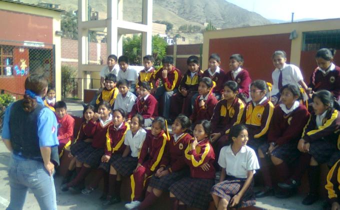 Perú : Promoviendo la Convivencia Pacífica en los Colegios