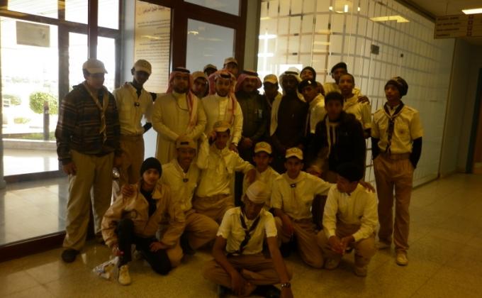 توزيع وجبة تحمل صورة الملك عبدالله لكبار السن في الممشى وعمال النظافه وزيارة المرضى بمناسبة خروج خادم الحرمين الشريفينمن المستشفى 