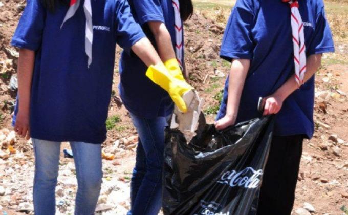 Limpieza de la Bahía del Lago Titicaca en Puno por los Scouts de Puno y Juliaca