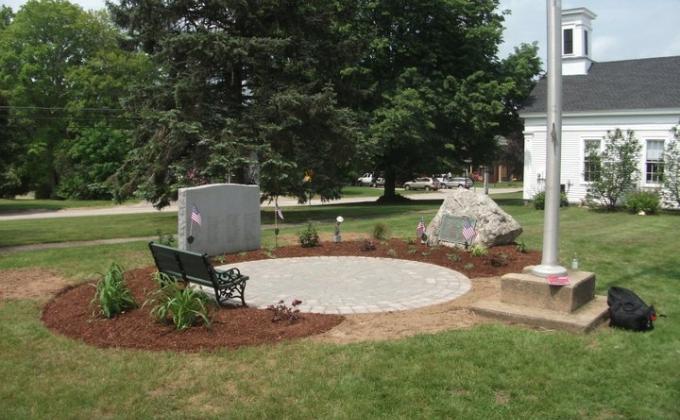 Today's youth honoring yesterday's servicemen