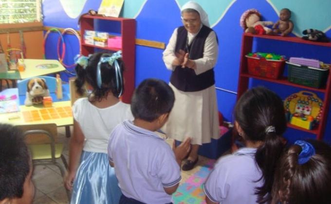 Toy jugando y aprendiendo