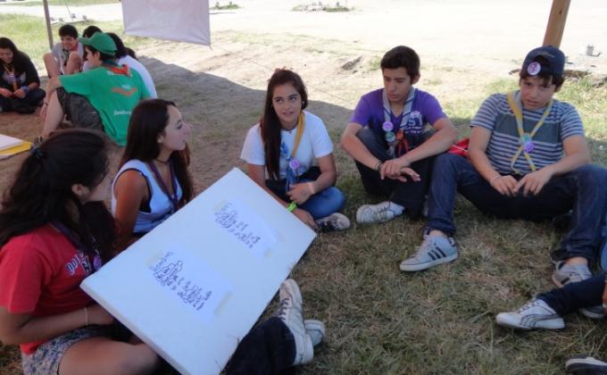 Jóvenes Monitores capacitados como Educadores de Pares contribuyen a Mensajes de Paz en Jamboree