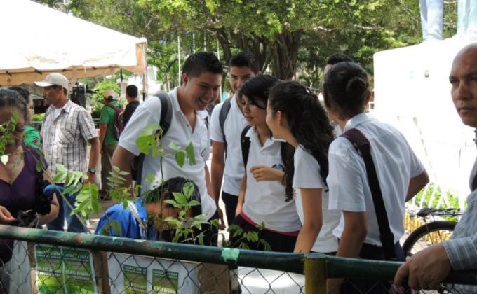 CAMPAÑA VERDE ADOPTA UN ARBOL Y SIEMBRA VIDA