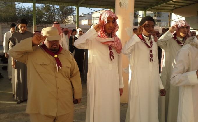 إلقاء الكشافة للنشيد الوطني بطابور الصباح 