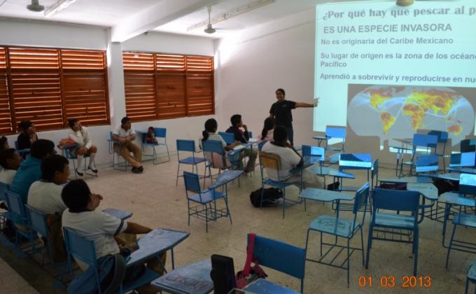 Platicas informativas sobre la problemática del Pez León en el Caribe Mexicano