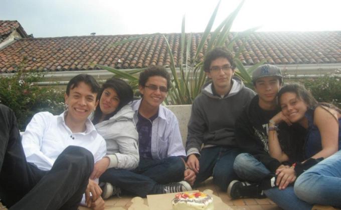 "El ESCULTIMO UNA HERRAMIENTA PARA LA PAZ"                                                                    PROYECTO DE PROMOCIÓN HUMANA EN LA COMUNIDAD DE LOS CERROS NORORIENTALES DE  BOGOTÁ COLOMBIA