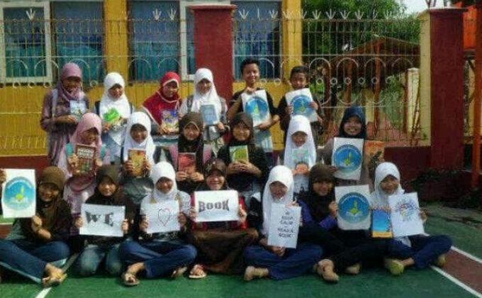 Prabuhi Promoting World Book Day 2013