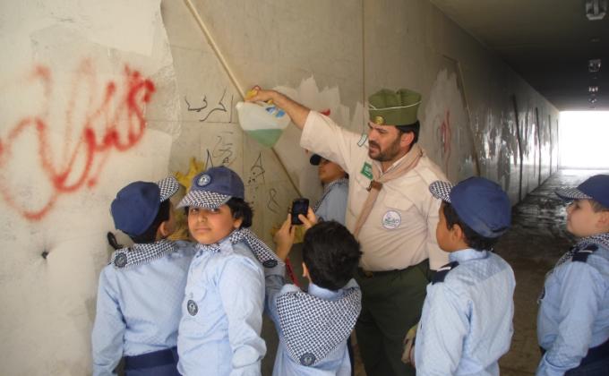  خدمه عامه  في احد الا نفاق (مجرى السيول)بالحي المجاور للمدارس بالمدينة المنورة