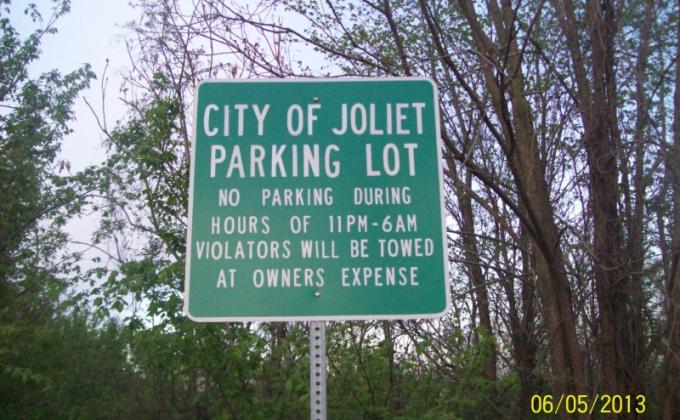 Scouts Clean up old Route 66 park in Joliet