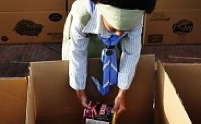 توزيع السلال الغذائية 