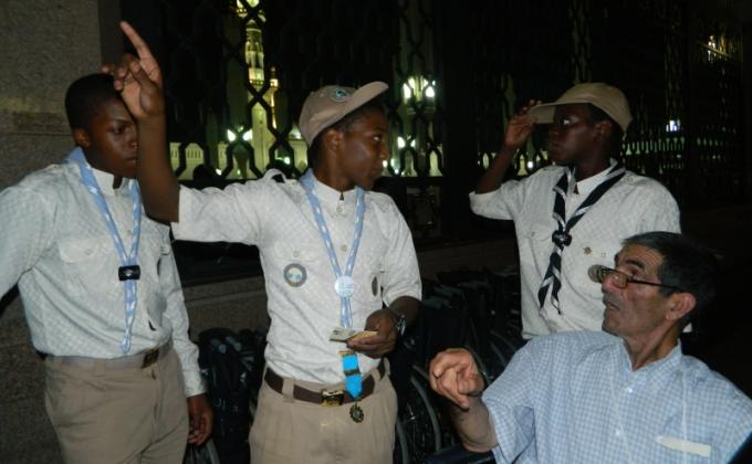 أكثر من 2500 زائر يستفيدون من خدمات كشافة المدينة المنورة