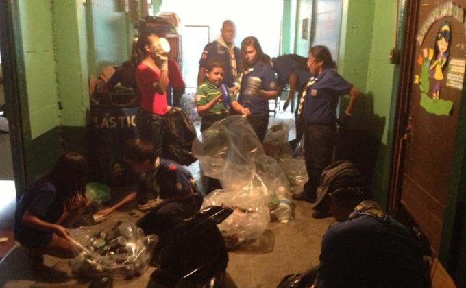 Jornada de Servicio. Campaña contra dengue. Limpieza de Rio.  Grupo 144 - Limón - CR