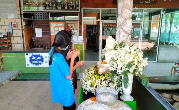 สรงน้ำพระ
