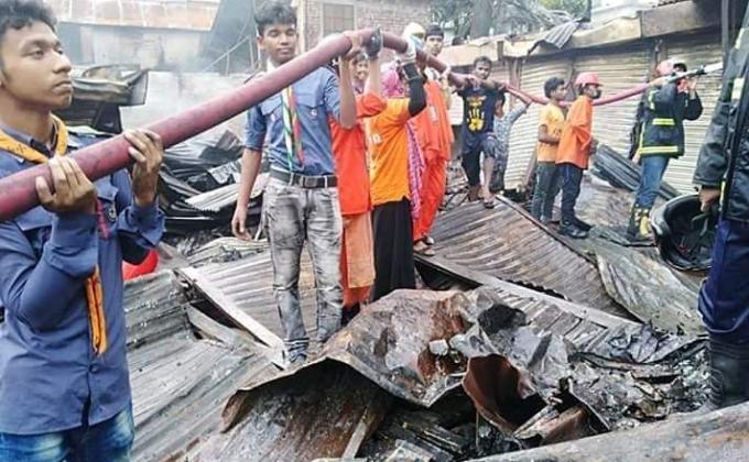 আগুন নেভানোর কাজে অংশগ্রহণঃ