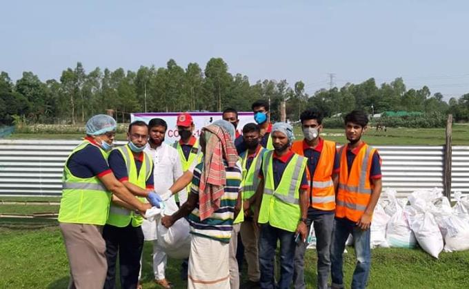 দুর্যোগকালীন ত্রাণ বিতরণ