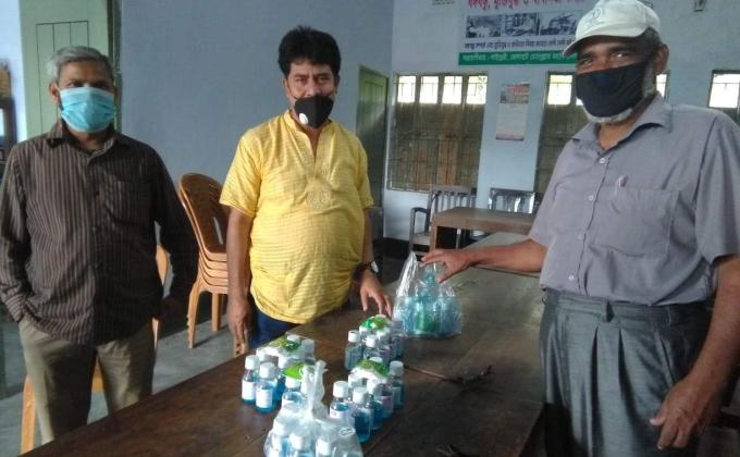 বিভিন্ন শিক্ষা প্রতিষ্ঠানের মধ্যে স্বাস্থ্য সুরক্ষা উপকরণ বিতরণ 