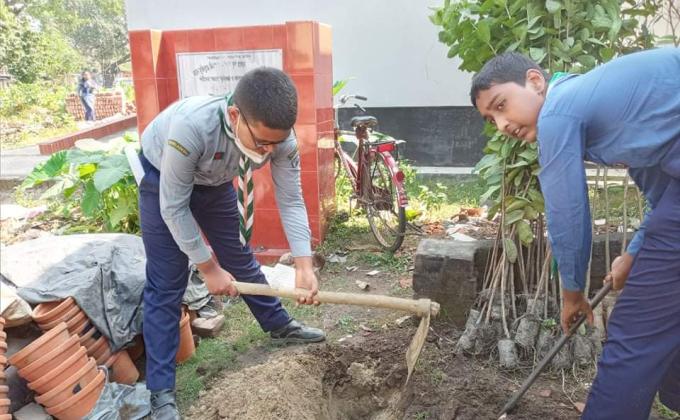 PLANTING TREE