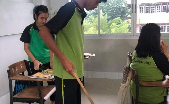 กวาดห้องเรียน