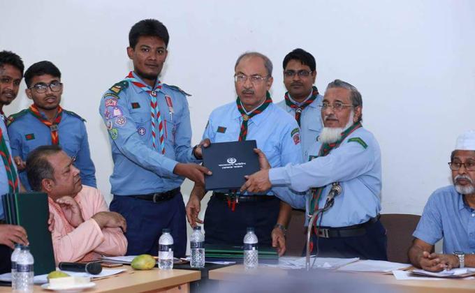 বাংলাদেশ স্কাউটস রোভার অঞ্চলের আঞ্চলিক নির্বাহী কমিটির সভা অনুষ্ঠিত হয় বাংলাদেশ স্কাউটস এর জাতীয় সদর দপ্তরের শামস হলে। উক্ত সভায় নতুন সিনিয়র রোভার মেট প্রতিনিধি দের স্বাগত জানানো হয় এবং দায়িত্ব হস্তান্তর করা হয়।