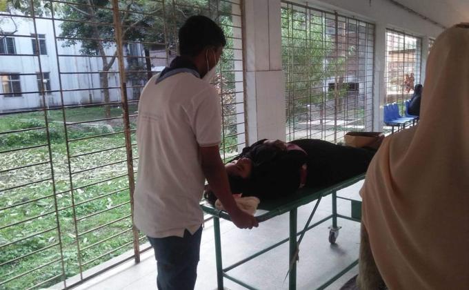 দুর্ঘটনায় গুরুতর আহত রোগীকে প্রাথমিক চিকিৎসা সেবা এবং সাহায্য করা।