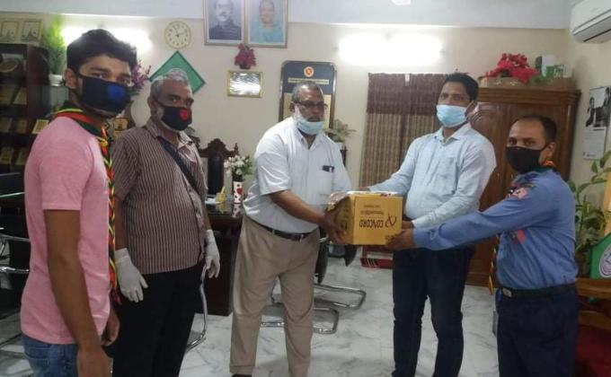 উপকরণ বিতরণ। 