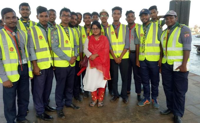 ঘরমুখী যাত্রীদের সেবাদান- ২০১৯।