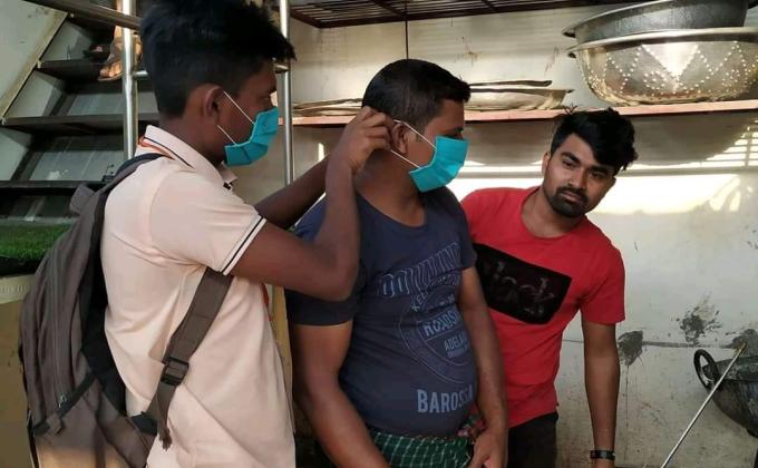 মাস্ক বিতরণ 