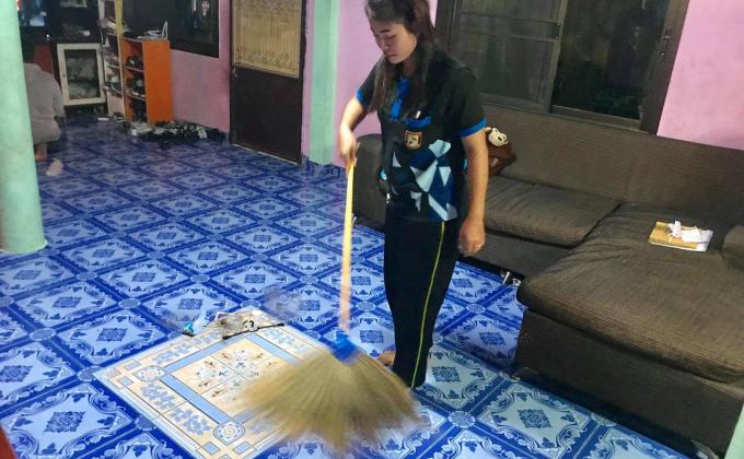 กวาดบ้าน