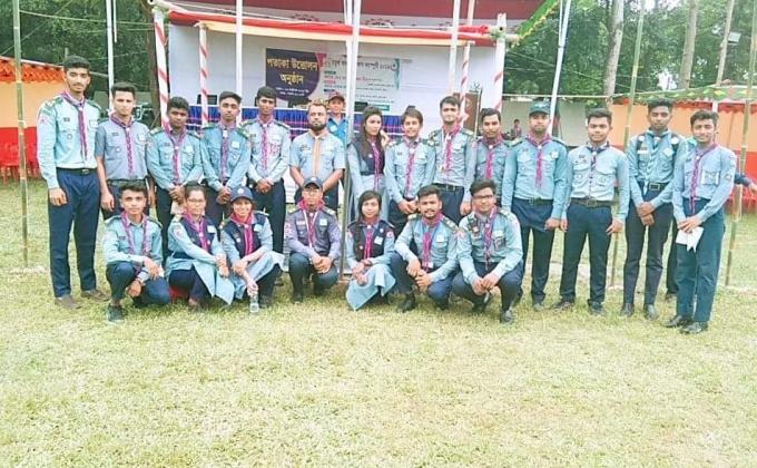 মহা তাঁবু জলসা অনুষ্ঠানের আগ মূহুর্তে ক্যাম্পুরী সার্ভিস টিম