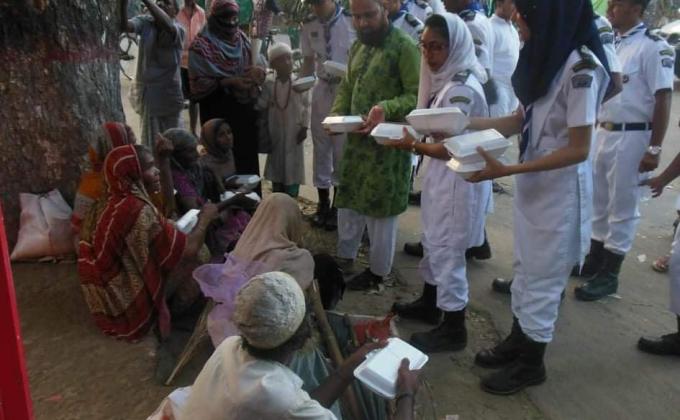 ছিন্নমূল ও সুবিধাবঞ্চিত মানুষদের রমজান মাসে ইফতার বিতরণ 